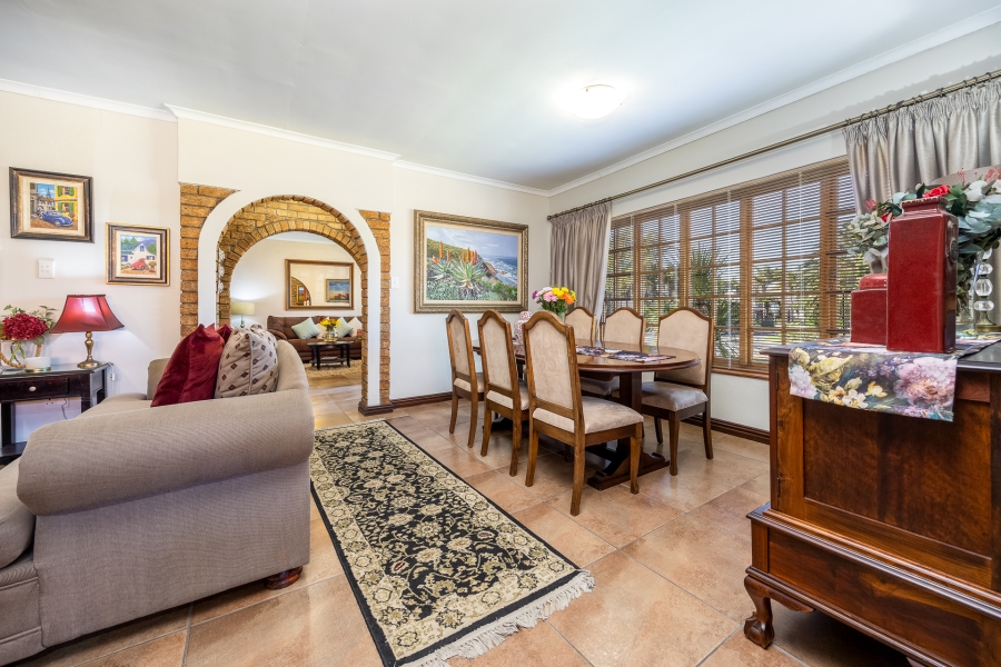 5 Bedroom Property for Sale in Sonstraal Western Cape